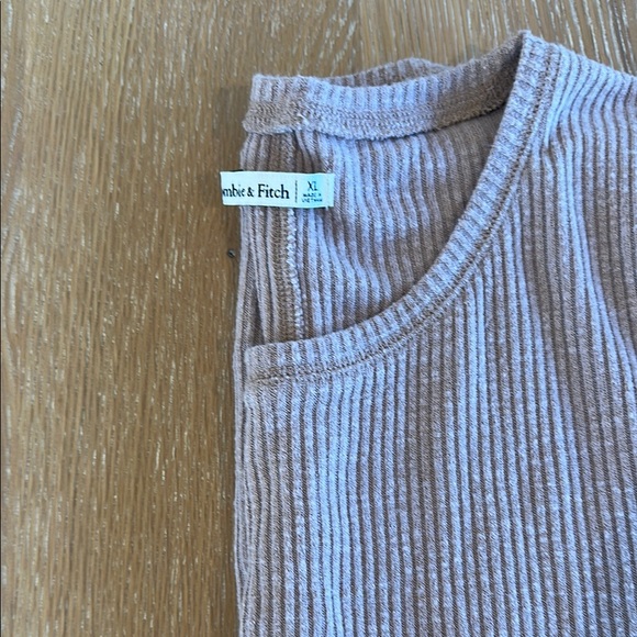 A&F Ribbed Top - Picture 2 of 6